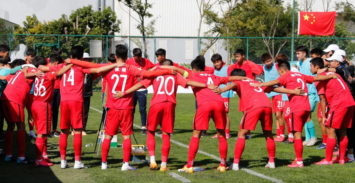 以足球的名义搭建友谊的桥梁——中国U19国家男子足球队走进校园